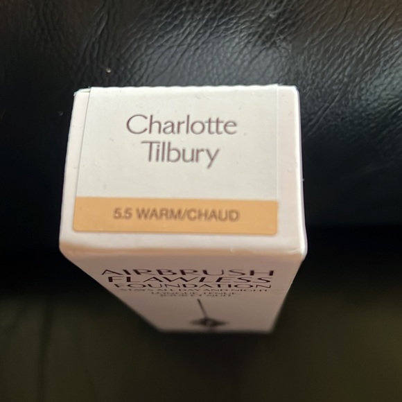 Charlotte Tilbury Airbrush Flawless Foundation (5.5 Warm) - Picture 3 of 8